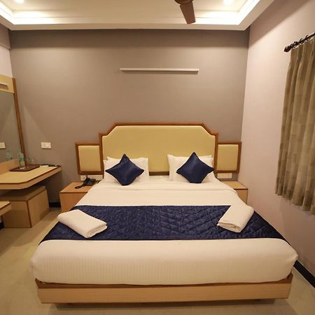 Majestic Hotel Madurai Buitenkant foto