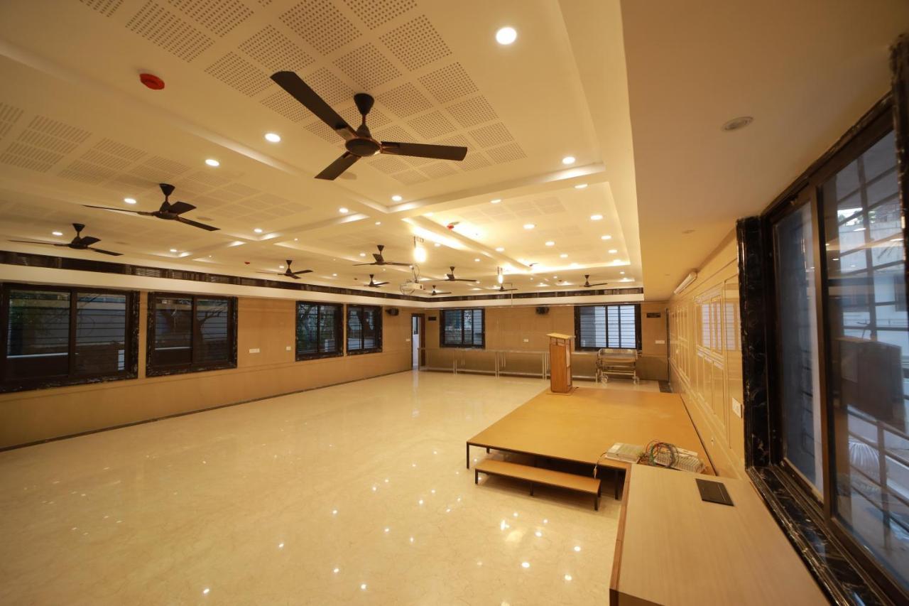 Majestic Hotel Madurai Buitenkant foto