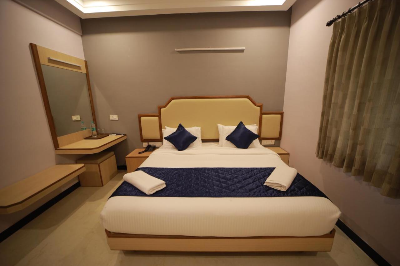 Majestic Hotel Madurai Buitenkant foto