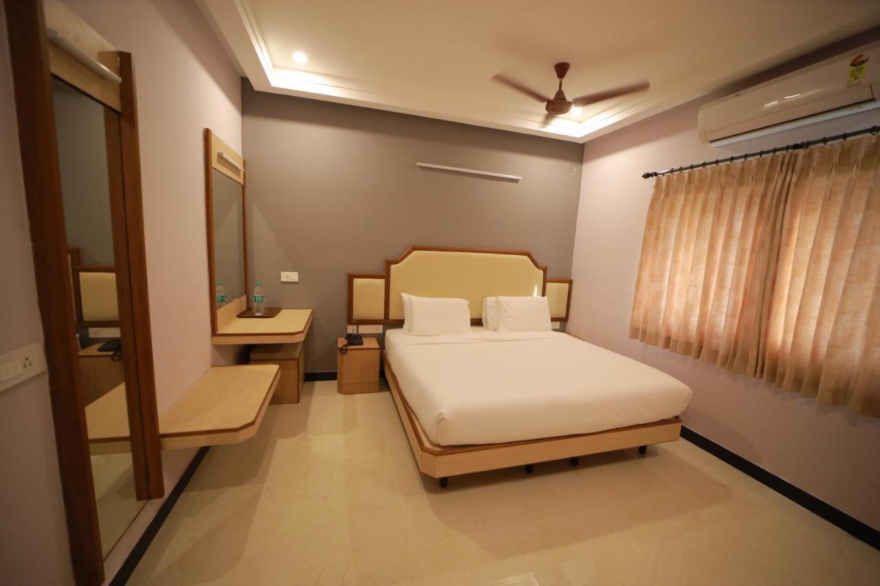 Majestic Hotel Madurai Buitenkant foto
