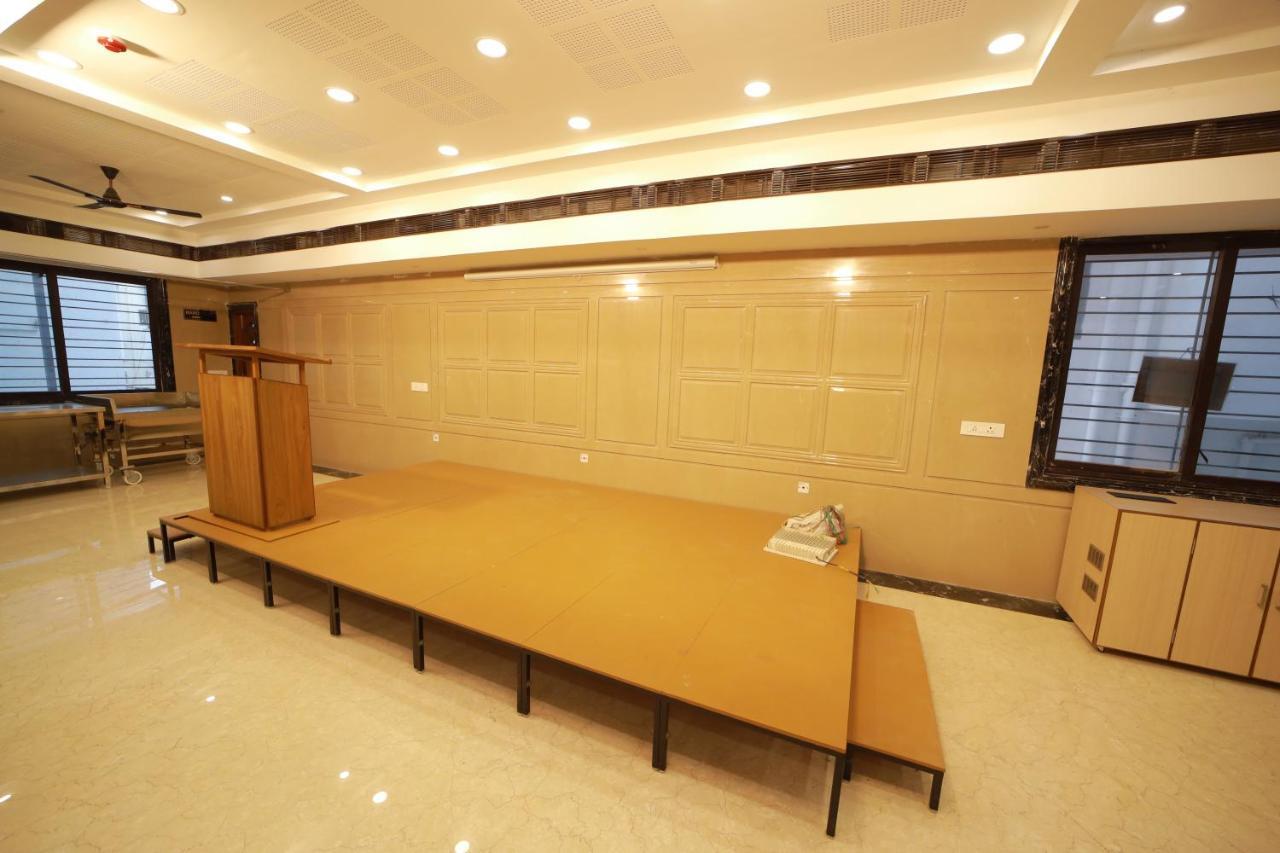 Majestic Hotel Madurai Buitenkant foto