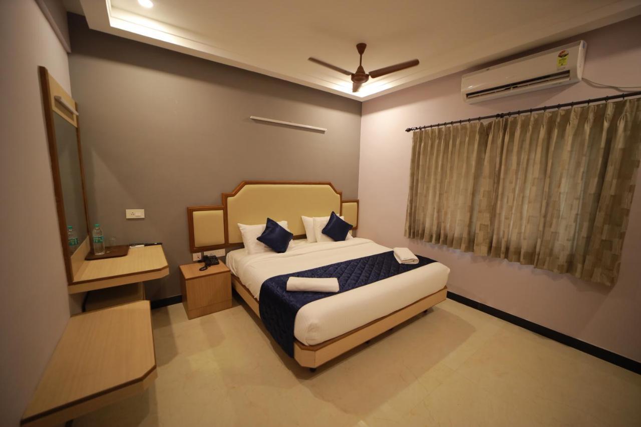 Majestic Hotel Madurai Buitenkant foto