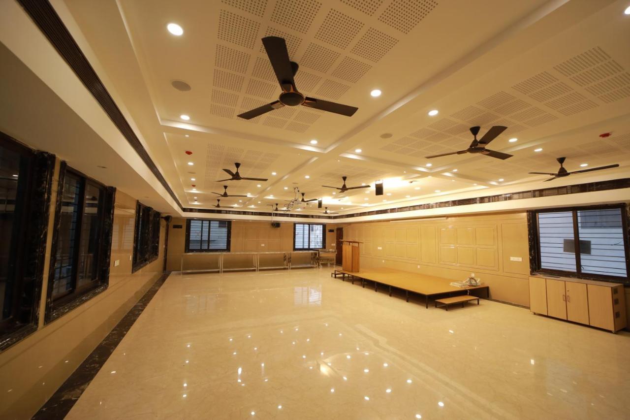 Majestic Hotel Madurai Buitenkant foto